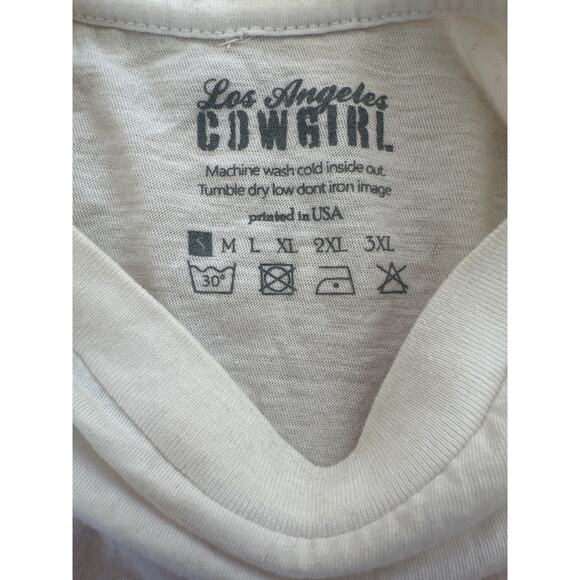 Los Angeles Cowgirl - Cropped Round Neck Tee in White & Pink - Picture 3 of 4